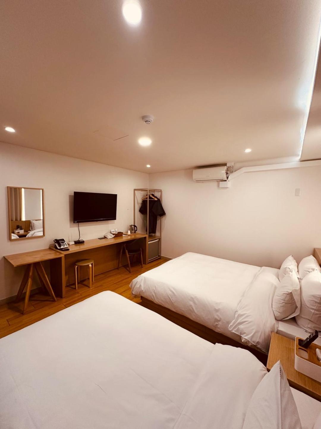 H Avenue Chuncheon Hotel Bagian luar foto