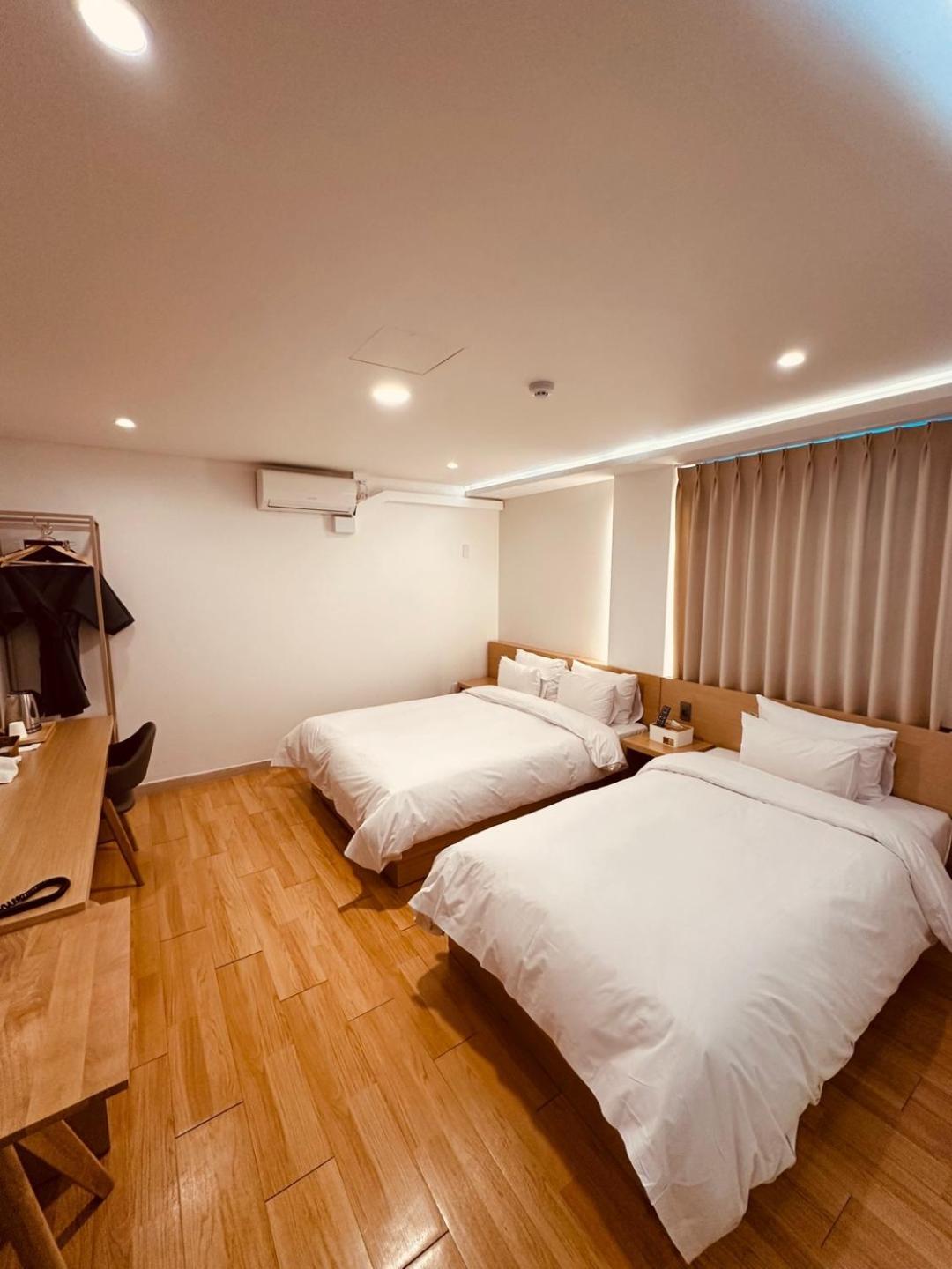 H Avenue Chuncheon Hotel Bagian luar foto
