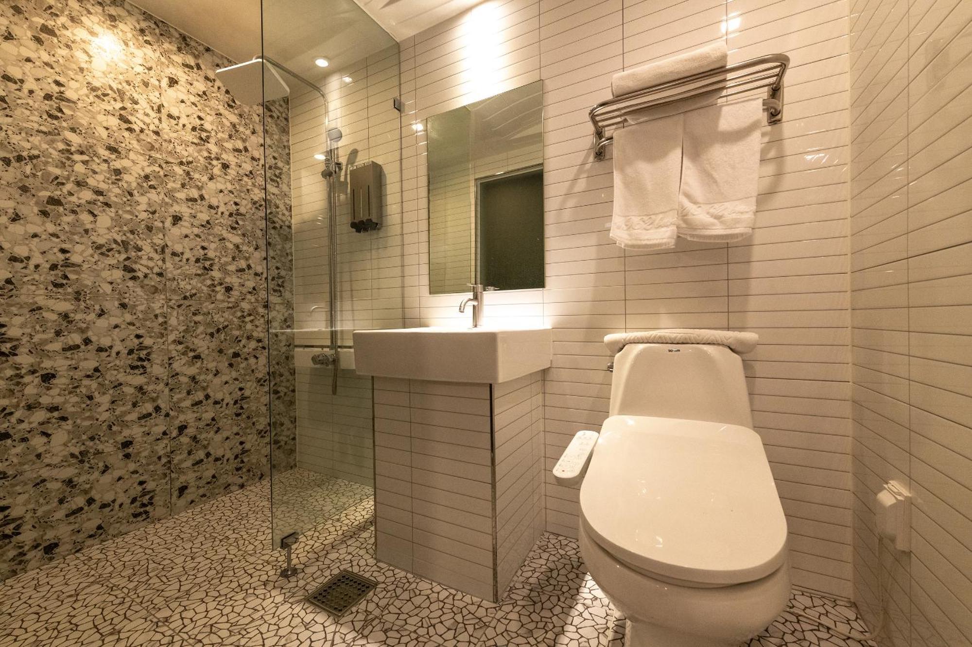 H Avenue Chuncheon Hotel Bagian luar foto