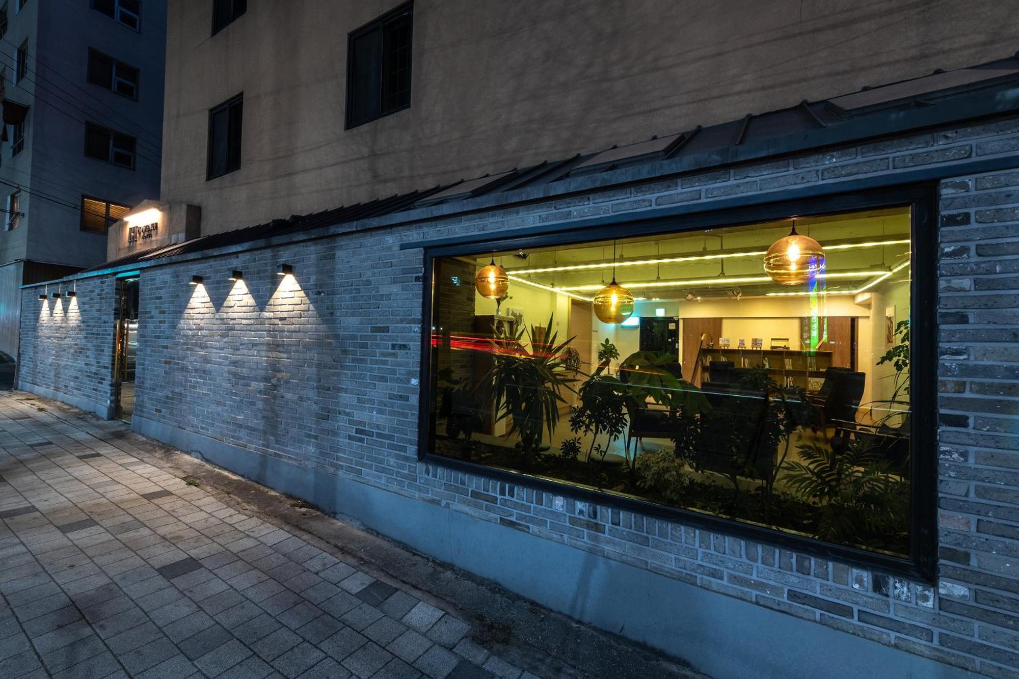 H Avenue Chuncheon Hotel Bagian luar foto