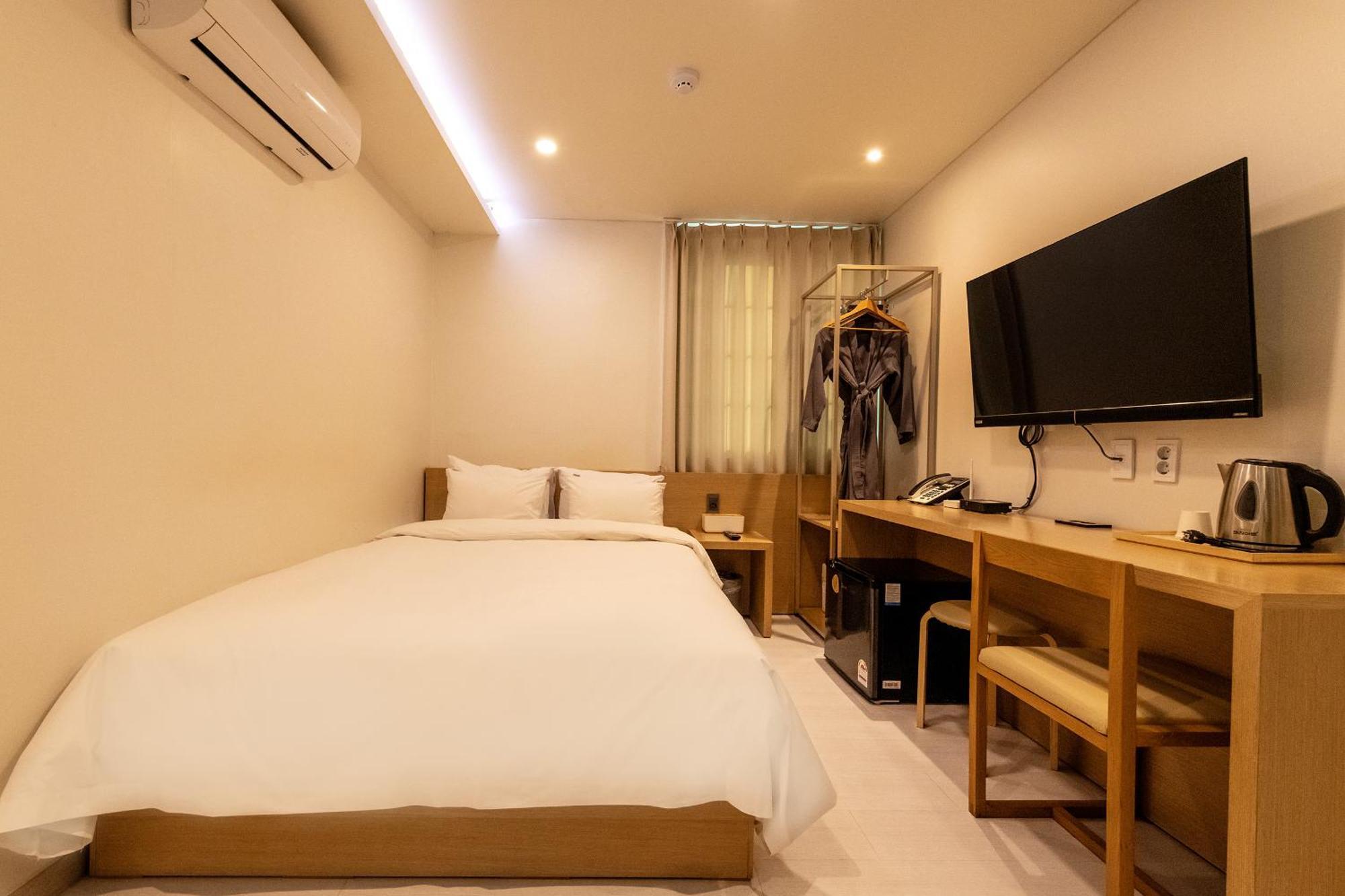 H Avenue Chuncheon Hotel Bagian luar foto