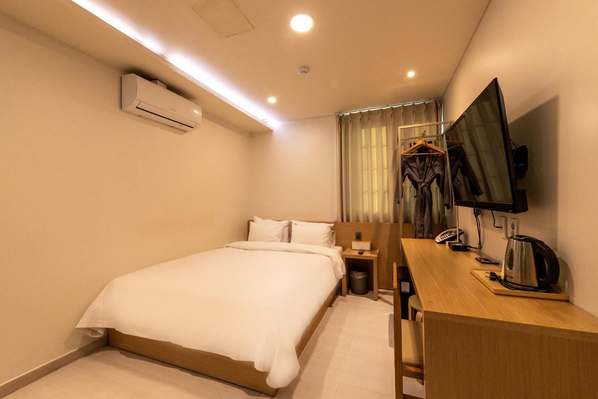 H Avenue Chuncheon Hotel Bagian luar foto