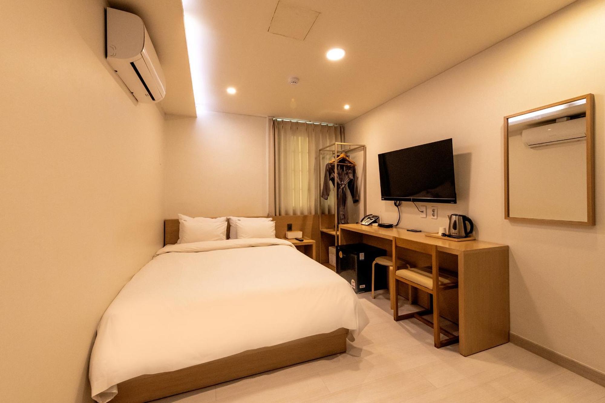 H Avenue Chuncheon Hotel Bagian luar foto